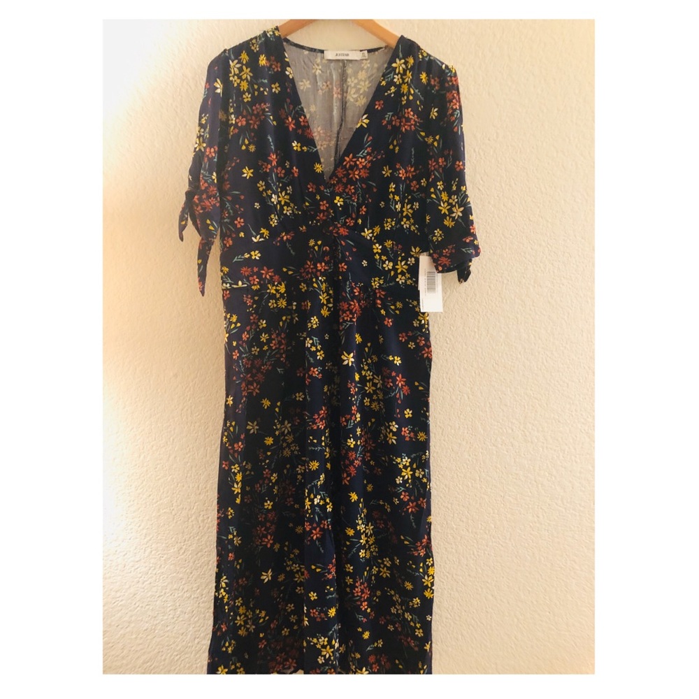 Tie-sleeve floral dress